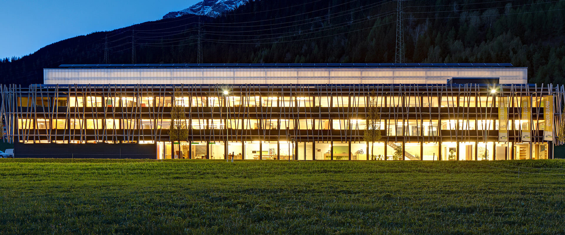 Gewerbegebaeude Uffer Savognin