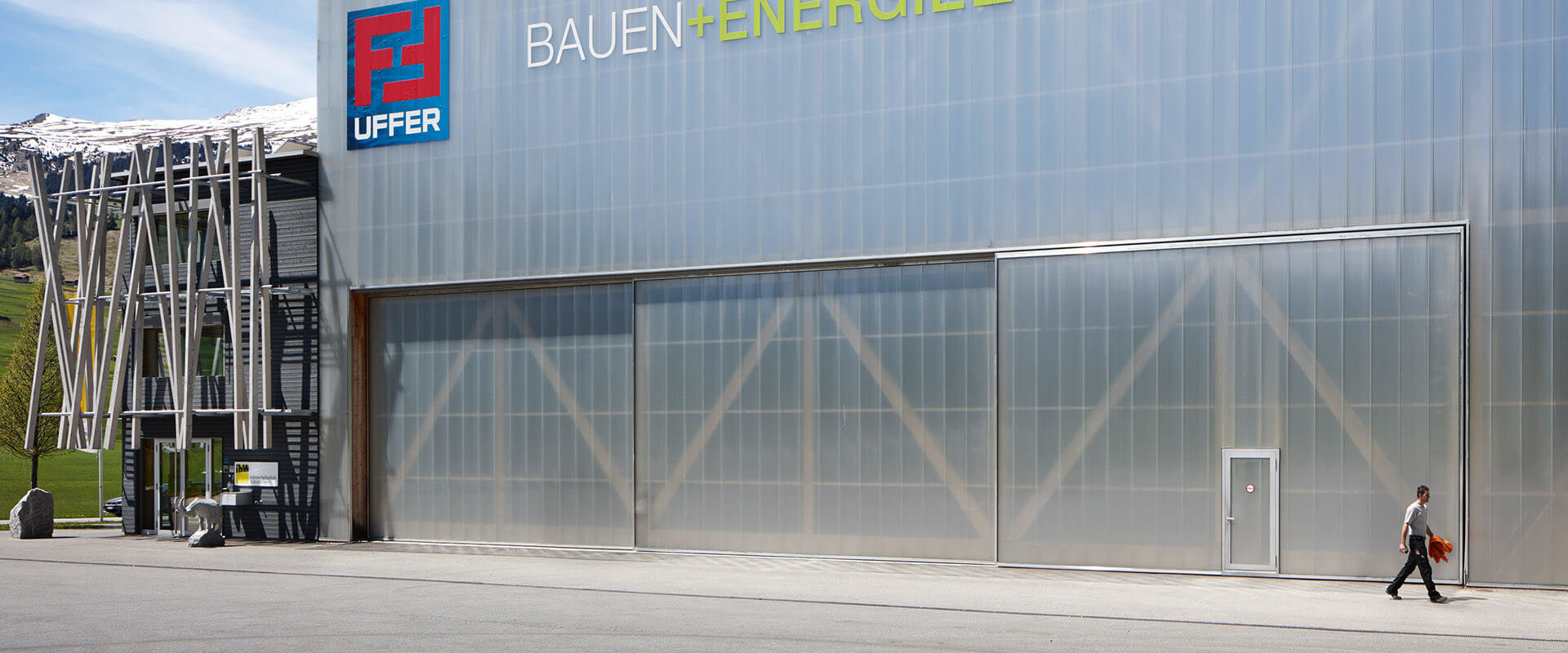 Gewerbegebaeude Uffer Savognin