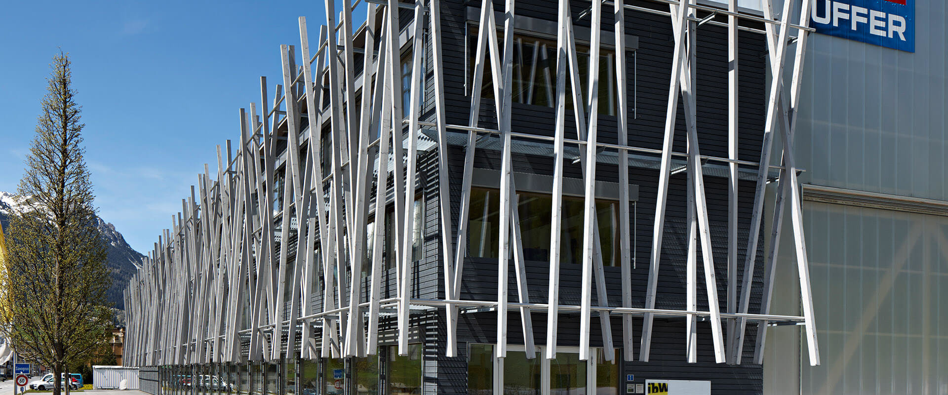 Gewerbegebaeude Uffer Savognin