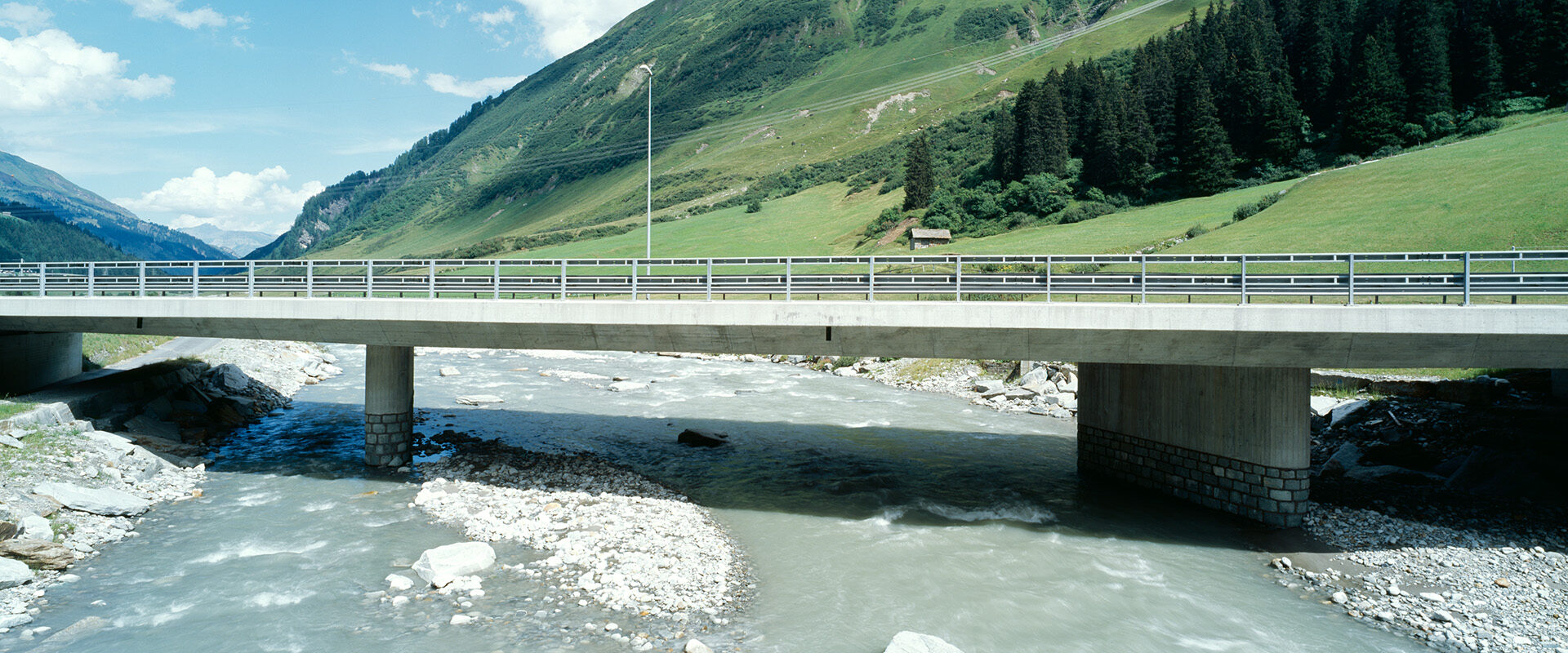 er2 1920x800
