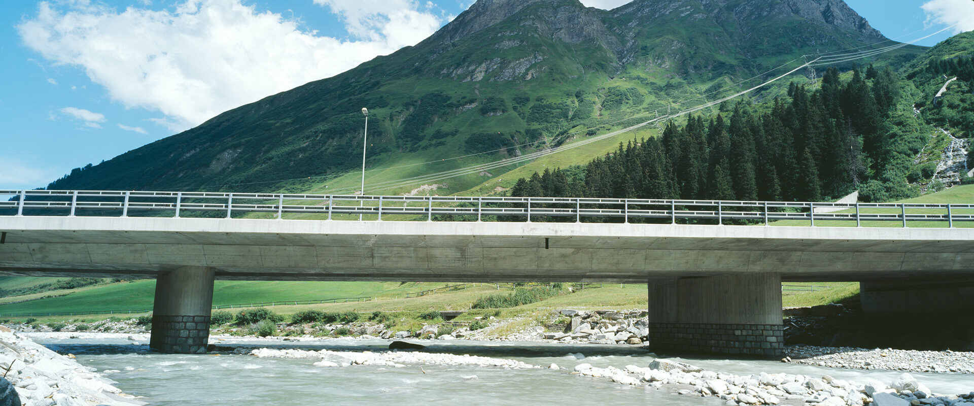 er4 1920x800