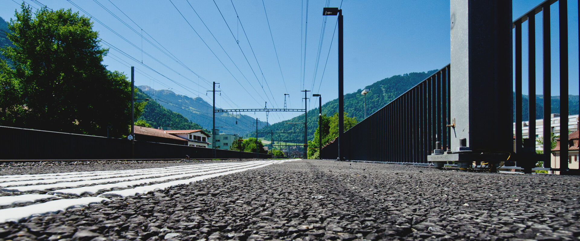 er3 1920x800