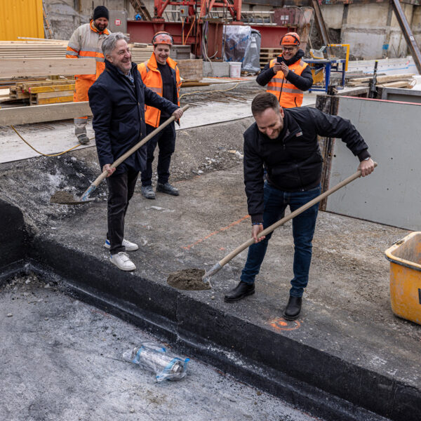 n-Huber-Strasse Grundsteinlegung1 1200x1200px